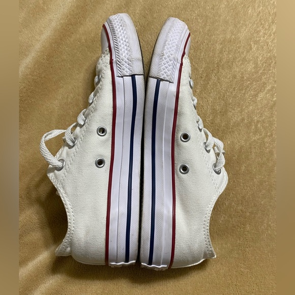 Converse All Stars Low Tops Men’s Size 5 / Women’s Size 7 - Picture 2 of 4